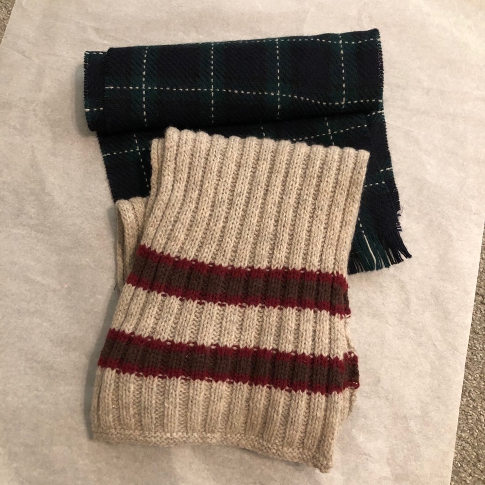 Scarf/ men’s one is Eddie Bauer/ one no brand